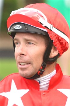 Ronnie Stewart (see race 5)

Photos: Graham Potter and Darren Winningham