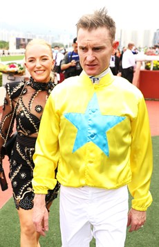 Working together ... winning together 

Photos: Darren Winningham