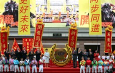 The Hon Mrs Carrie Lam Cheng Yuet-ngor, HKSAR Chief Secretary for Administration, officiates at the ceremonial gong-striking ceremony signifying the start of the new racing season.