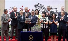 Winning owner Matthew Wong Leung Pak receives the National Day Cup from Deputy Director of the Liaison Office of the Central People's Government in the HKSAR, Yang Jian(left)
