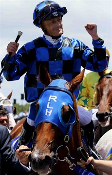 Brownie brings Buff back to scale after his victory at the Gold Coast on Saturday