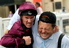 I am tipping a Queenslander for the Jockey Challenge this week. I will put the mock on Jim Byrne to get home – but there may be some value in a saver on Larry Cassidy he has a nice book of rides.

Jim and I are pictured here discussing the State Of Orgin. By the way Jim – how is your Origin team shaping up for 2017 – no Greg Inglis and no Matt Scott? Maybe a NSW victory is on the horizon

Photos: Graham Potter