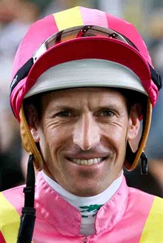 Hugh Bowman ...

Last year’s LONGINES IJC champion clinched this year's LONGINES World’s Best Jockey Award with his recent win in the Japan Cup