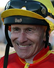 Jeff Lloyd (pictured above) looks like he has another solid book or rides. He is the man to beat in the Jockey Challenge

Photos: Graham Potter