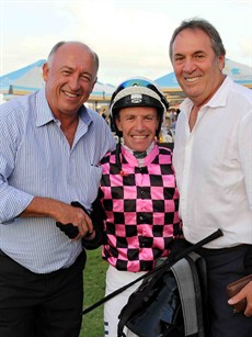 First Class Miss (7), from the Rob Heathcote stables, made her debut on a heavy track at Doomben two weeks ago at a midweek meeting and won with South African Sean Cormack in the saddle. I think that the team can repeat the dose here this weekend! (see race 3)