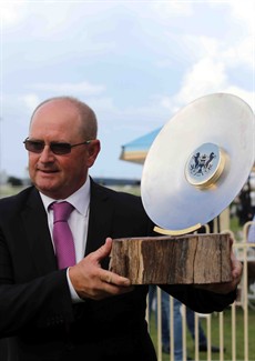 Despite drawing barrier 11 I like the locally trained Whypeeo (1) for the Edmonds Racing team and Jeff Lloyd. He won first up at Doomben in the Mick Dittman Plate (Listed) on a heavy track which gave Toby Edmonds the chance to pose with the trophy. (see race 7)