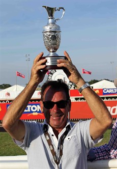 The Darwin Corporate Park Cup was won by the formidable pair of trainer Neil Dyer and jockey Jarrod Todd who the Darwin Cup in 2017. n true WINNO form I Neil to hold the Cup above his head in Wimbledon fashion – and he obliged!