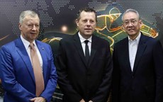 Winno … reporting live from Hong Kong

Winno is pictured with Mr. Winfried Engelbrecht-Bresges, Chief Executive Officer, The Hong Kong Jockey Club (left) and Dr. Anthony Chow, Chairman, The Hong Kong Jockey Club (on the right)
