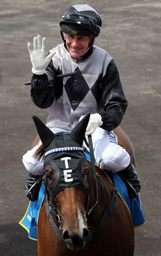 Jeff Lloyd and Houtzen 

Houtzen would finish her career with the Toby Edmonds stable having posted seven career wins. In six of those victories she was partnered by Jeff Lloyd