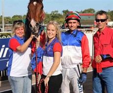 The feature of 365 Palmerston Sprint Day had to be the win of Captain Punch in the feature race. Drawn the outside barrier – carrying 61 kilogram he ran a track record to claim consecutive victories in the premier sprint race in the Northern Territory.


Racing Photos: Darren Winningham