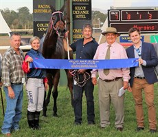 Con … with the winners of the 2019 Kilcoy Cup