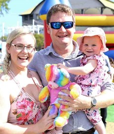 Josh, Gabby and Olivia … one happy racing family … be it in the city at Eagle Farm ...

Photo: Darren Winningham