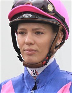 Stephanie Thornton (see race 3)