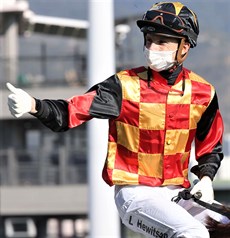 Lyle Hewitson landed a very welcome winner

Photos: Courtesy Hong Kong Jockey Club