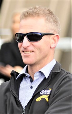... and, last but not least, I have to include my old mate Dale Smith. Does he remember how to get around Eagle Farm of will he need a GPS to assist him? (see race 9)

Photos: Graham Potter and Darren Winningham