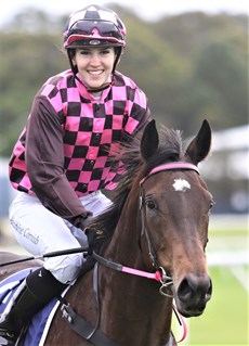 Jasmine Cornish and En Pointe, who she has now partnered to two successive victories