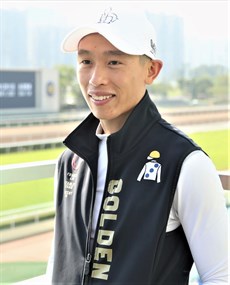 Let’s just make it simple – Golden Sixty has returned to form - he is back to his pet distance – his track work this week has been sensational – Vincent Ho (pictured above) will ride the Hong Kong champion – trained by Francis Lui. Only bad luck will see him being defeated. (see race 7)