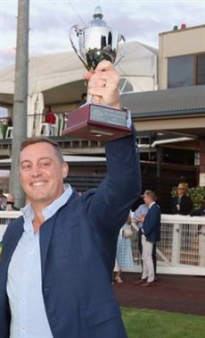 Ten time Metropolitan Premiership winner traoner Tony Gollan finally gets his hands on the Weetwood trophy ... a success he has been after for some time.