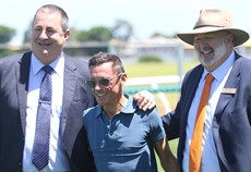 The one and only Frankie Dettori was at the track on the day (pictured above with Brett Cook and Steve Lines ... and below, showing his usual enthusiasm for life with Robbie Fradd)