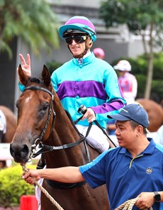 Zac Purton returns aboard Rising World