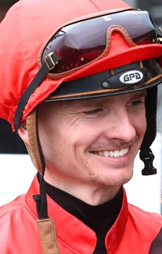 Anthony Allen ... he rides my Best Bet (see race 8)

Photos: Graham Potter</b.