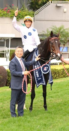 Trainer Francis Lui and Jockey Vincent Ho with Hong Kong;s undisputed champion Golden Sixty. 

Photo: Darren Winningham