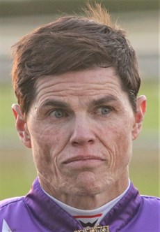 Craig Williams ... he rides Bella Nipotina in the 10 000 (see race 8)